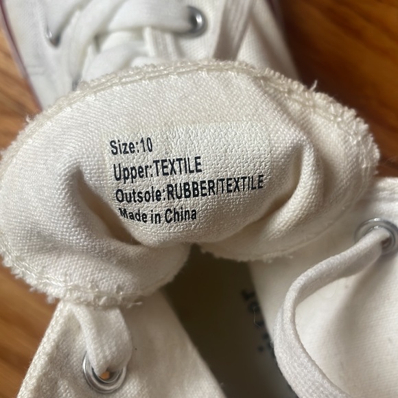 Red white and blue sneaks with a wedge heal got size 10 but fit more like 9.5 - Picture 3 of 6